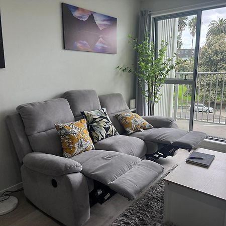 Immaculate 3 Bd 2 Bth Apartment -Free Carpark & Pool Auckland Ngoại thất bức ảnh