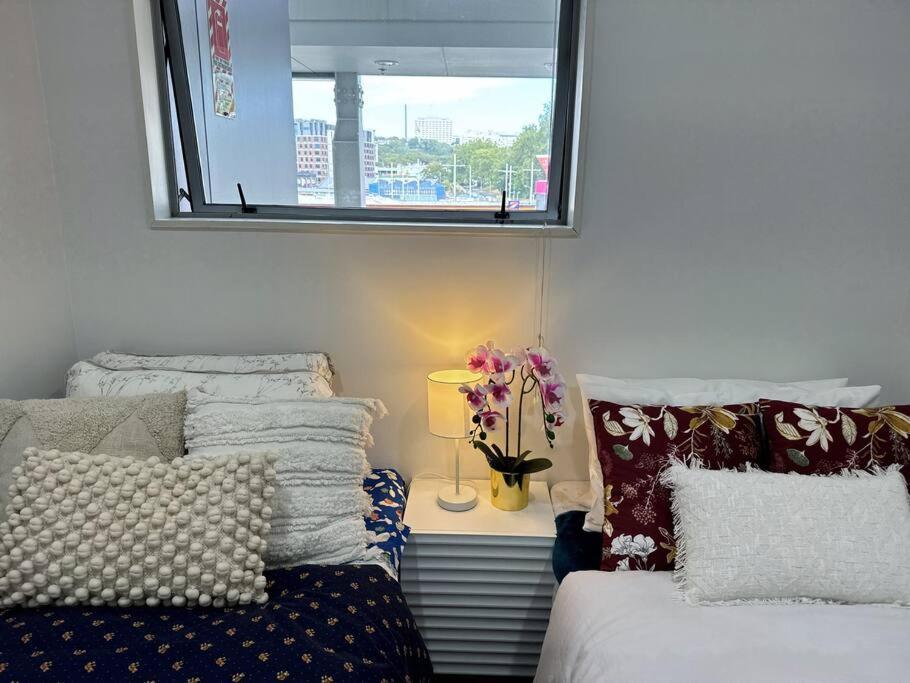 Immaculate 3 Bd 2 Bth Apartment -Free Carpark & Pool Auckland Ngoại thất bức ảnh