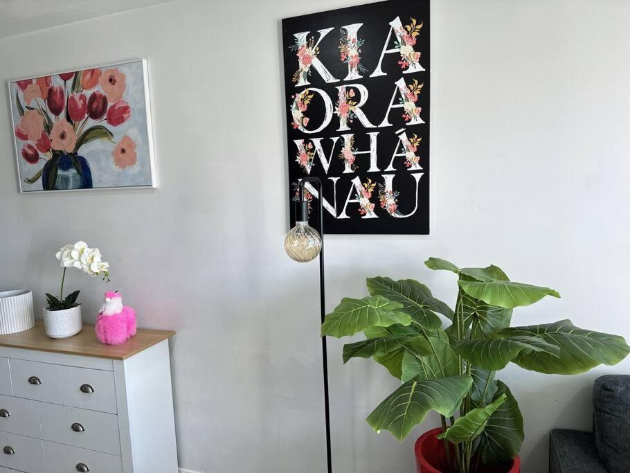 Immaculate 3 Bd 2 Bth Apartment -Free Carpark & Pool Auckland Ngoại thất bức ảnh