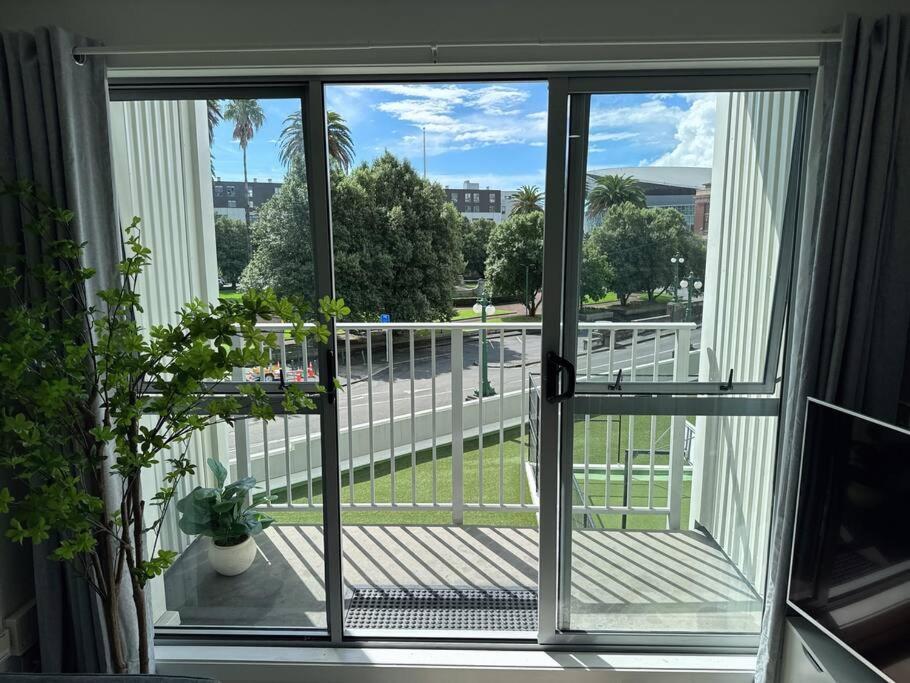 Immaculate 3 Bd 2 Bth Apartment -Free Carpark & Pool Auckland Ngoại thất bức ảnh