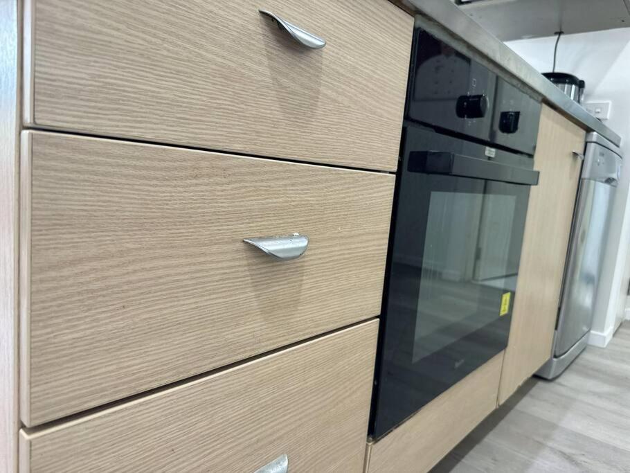 Immaculate 3 Bd 2 Bth Apartment -Free Carpark & Pool Auckland Ngoại thất bức ảnh