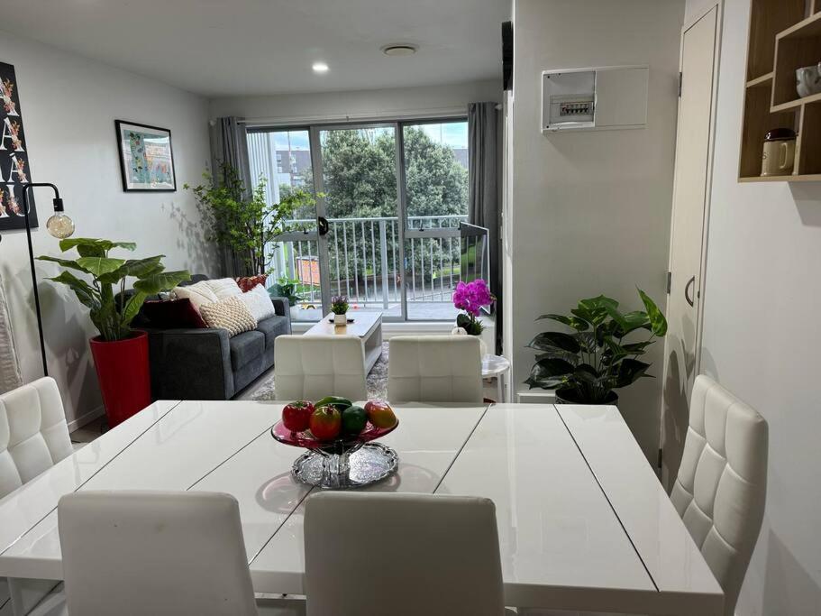 Immaculate 3 Bd 2 Bth Apartment -Free Carpark & Pool Auckland Ngoại thất bức ảnh