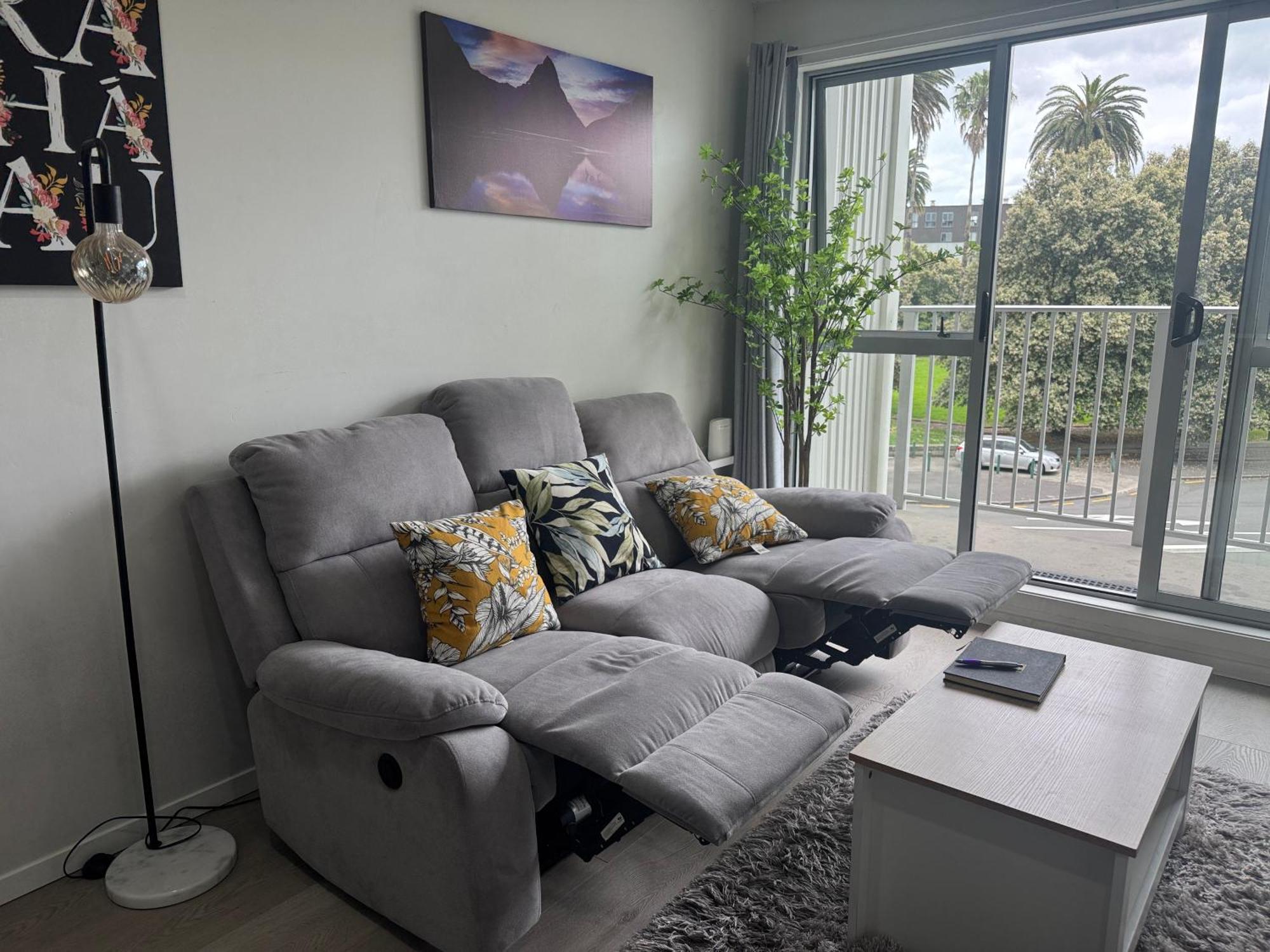 Immaculate 3 Bd 2 Bth Apartment -Free Carpark & Pool Auckland Ngoại thất bức ảnh